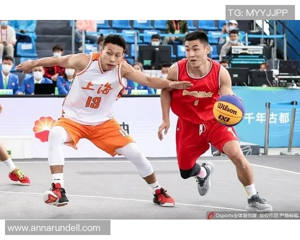 上海篮球队在精英赛中以73分稳居积分榜首位，展现强劲实力