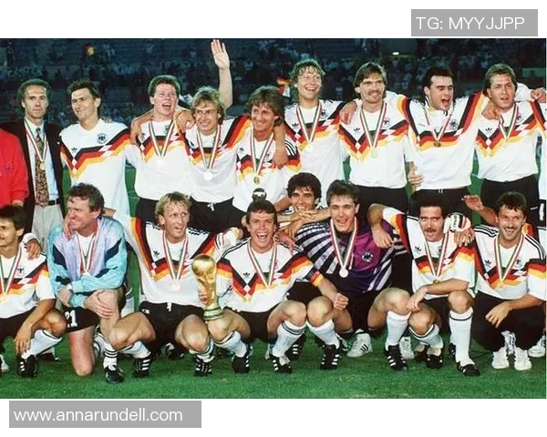 前德国足球明星的辉煌历程与对足球的深远影响分析