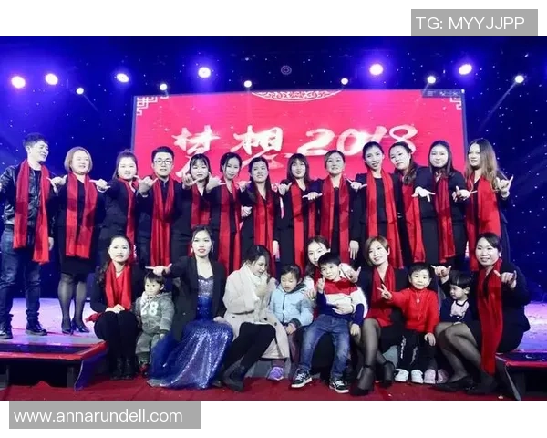 足球明星与粉丝携手共创梦想之旅的美好约定 足球明星与粉丝携手共创梦想之旅的美好约定