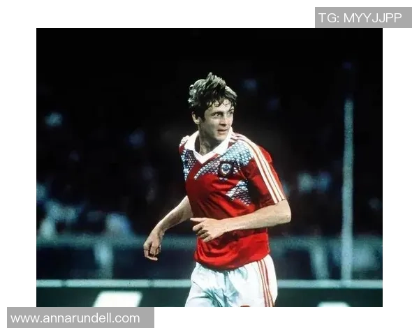 重温辉煌岁月的足球传奇人物与他们的历史足迹 重温辉煌岁月的足球传奇人物与他们的历史足迹