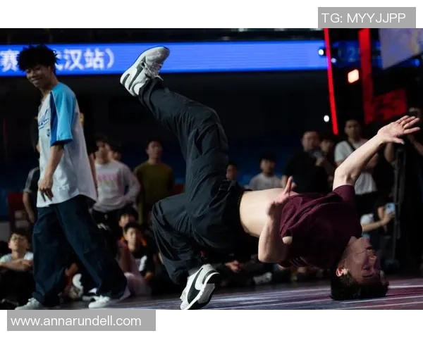街舞巨献：探秘武汉街舞队的个人能力