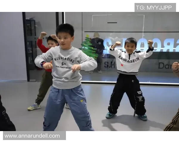 热议街舞：成都街舞队的力量变革